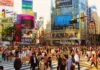 Tokyo, rischio di multe immediate per chi getta rifiuti a terra: «L’assenza di cestini non è una scusa» Tokyo Multe - Realizzato con Canva