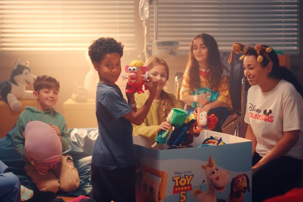 disney lancia il cortometraggio 8216toy story jessie saves the day8217 per promuovere un8217iniziativa filantropica da Metropolitanmagazine.it disney lancia il cortometraggio 8216toy story jessie saves the day8217 per promuovere un8217iniziativa filantropica
