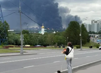Ucraina, attacco massiccio a una raffineria in Russia: è il secondo in una settimana Ucraina Mosca Raffineria - Photo Credits HuffPost Italia