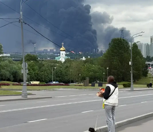 Ucraina, attacco massiccio a una raffineria in Russia: è il secondo in una settimana Ucraina Mosca Raffineria - Photo Credits HuffPost Italia