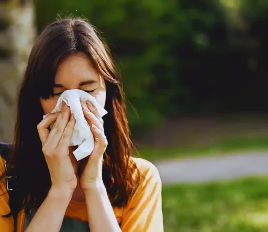 Valigie pronte e febbre a 38: perché il tuo corpo decide di scioperare proprio quando vai in vacanza? Vacanza Corpo - Photo Credits Henry Ford Health