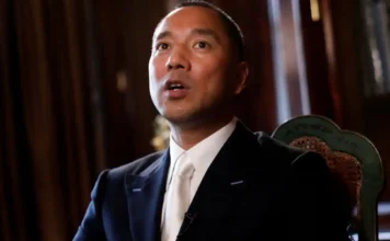 Il magnate cinese e la truffa da un miliardo di dollari: Wengui condannato a 30 anni di carcere Wengui Truffa - Photo Credits Reuters