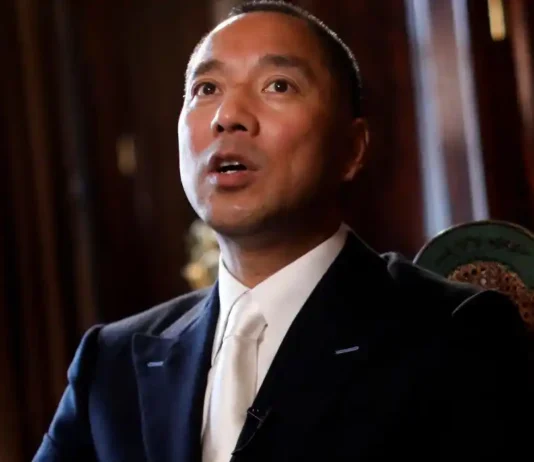 Il magnate cinese e la truffa da un miliardo di dollari: Wengui condannato a 30 anni di carcere Wengui Truffa - Photo Credits Reuters