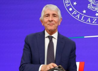 Chi è Maria Grazia Russo, la moglie del Ministro Abodi e cosa fa nella vita Chi è la moglie del Ministro Abodi