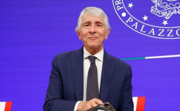 Chi è Maria Grazia Russo, la moglie del Ministro Abodi e cosa fa nella vita Chi è la moglie del Ministro Abodi