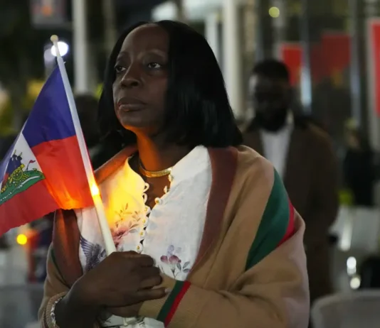 La Corte suprema ha autorizzato Trump a revocare le tutele legali a migliaia di immigrati haitiani e siriani