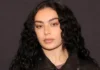 Charli XCX rivela: “Nel nuovo album ci sarà una collaborazione che non indovinerete mai” Charli XCX rivela: "Ci sarà una collaborazione nel nuovo album"