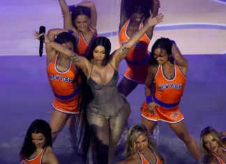 Cardi B commenta la presenza di Trump all’incontro tra i New York Knicks e i San Antonio Spurs: «Si percepiva un’atmosfera un po’ cupa»