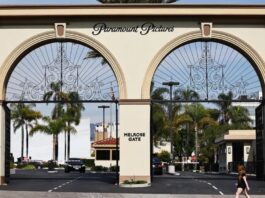 California e NY sfidano Hollywood: causa contro la maxi fusione Paramount-Warner
