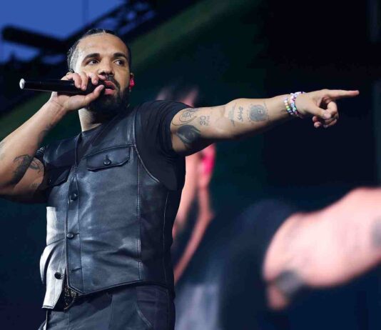 Drake è in vetta alla Classifica Billboard con “Iceman” per la terza settimana consecutiva Drake per la terza settimana di fila in vetta alla Classifica Billboard con "Iceman"