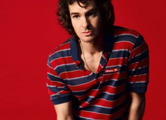 Andrew Garfield è il nuovo volto di Ellesse e, sinceramente? Nessuno sta facendo l’Italian summer meglio di lui