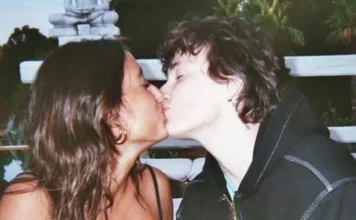 Giulia Stabile e Madame sono fidanzate? La foto del bacio che fa impazzire il web (poi rimossa)