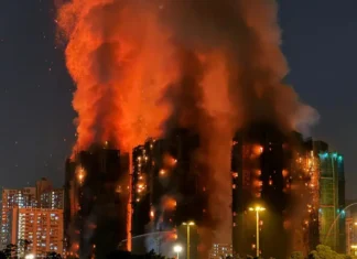 Incriminate due aziende e sette persone in relazione al devastante incendio divampato a Hong Kong lo scorso novembre