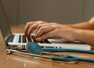 InBuoneMani racconta la nuova generazione di pazienti che prenota online