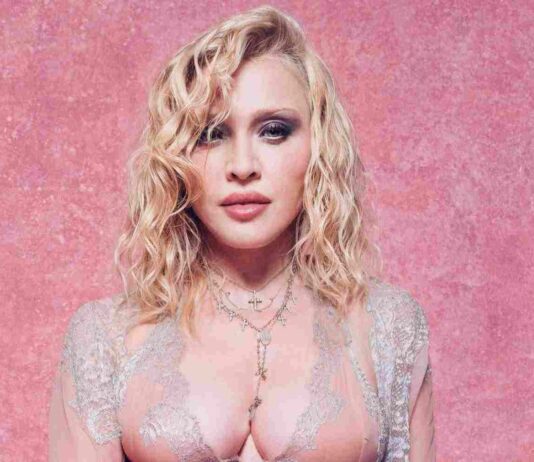 Madonna, la richiesta per i fan: “La tecnologia sta rovinando i concerti, mettete via i telefoni” Madonna