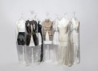 Porte aperte all’archivio di Margiela: oltre 200 pezzi all’asta