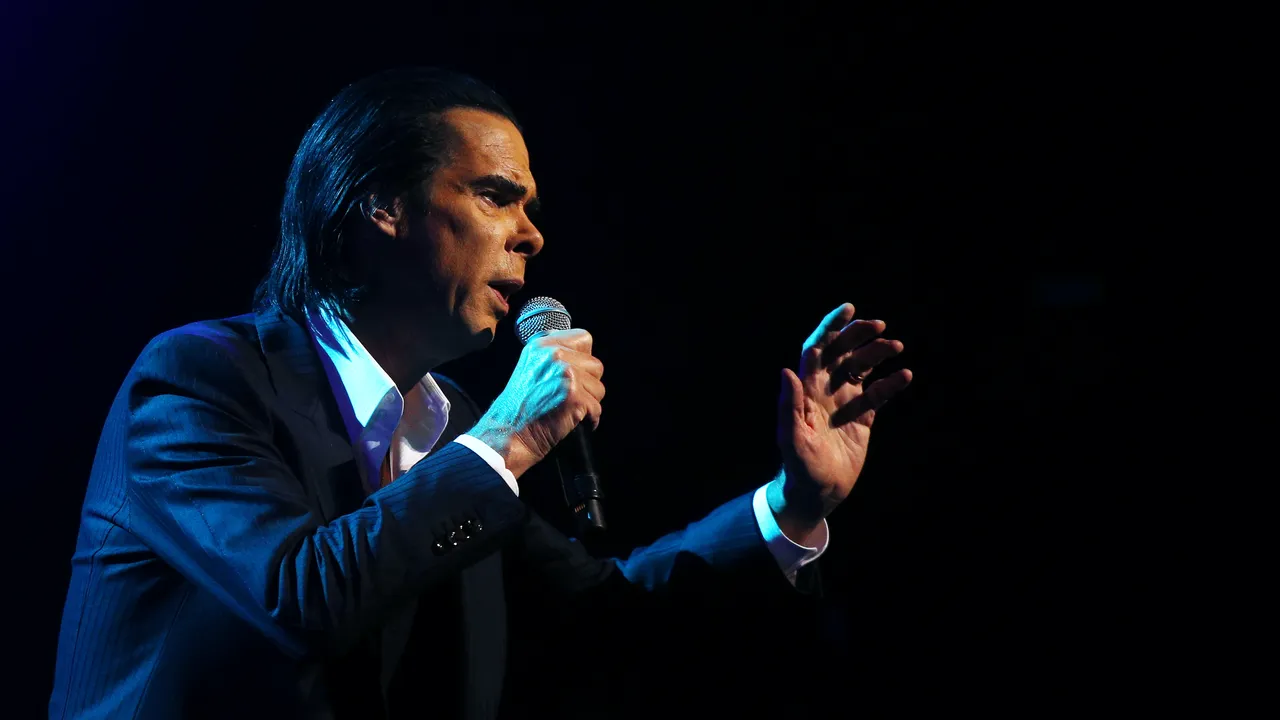 la confessione di nick cave volevo essere come freddie mercury un performer da Metropolitanmagazine.it la confessione di nick cave volevo essere come freddie mercury un performer