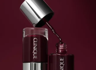 Clinique trasforma Black Honey in una collezione completa: il lip icon degli Anni ’70 conquista occhi, ciglia e unghie
