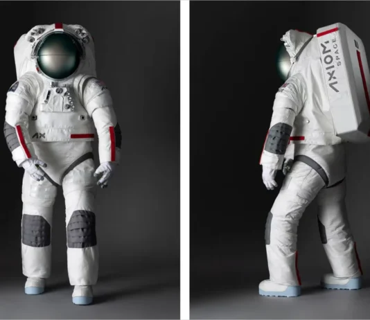 Prada va sulla Luna con la nuova tuta spaziale by Axiom Space