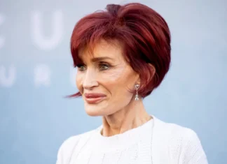 Sharon Osbourne risponde alle critiche dei fan sulla creazione dell’avatar AI di Ozzy: “Non sto fingendo che sia vivo, non ho bisogno dei vostri soldi” Sharon Osbourne sull'avatar AI di Ozzy