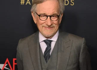Steven Spielberg elogia ‘Obsession’.”Backrooms? lo vedrò. Per ora li applaudo entrambi”