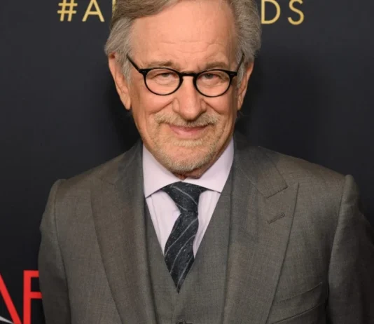 Steven Spielberg elogia ‘Obsession’.”Backrooms? lo vedrò. Per ora li applaudo entrambi”