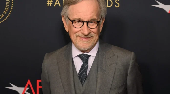 Steven Spielberg elogia ‘Obsession’.”Backrooms? lo vedrò. Per ora li applaudo entrambi”