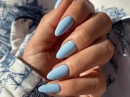 Le unghie azzurro cielo sono il must have di questo giugno (e non solo)