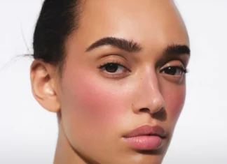 Victoria Beckham lancia Blush Stylus, il blush più chic dell’estate 2026