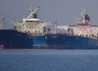 Macron ha dichiarato che la marina francese avrebbe abbordato una petroliera appartenente alla “flotta ombra” russa