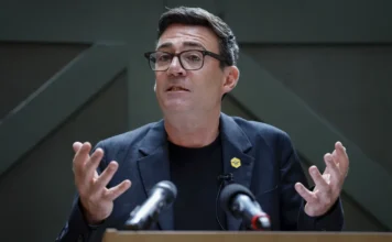 Burnham si appresta a diventare il prossimo Primo Ministro inglese, con 322 deputati laburisti a suo favore