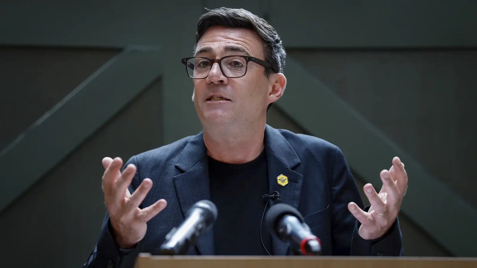 burnham si appresta a diventare il prossimo primo ministro inglese con 322 deputati laburisti a suo favore da Metropolitanmagazine.it burnham si appresta a diventare il prossimo primo ministro inglese con 322 deputati laburisti a suo favore