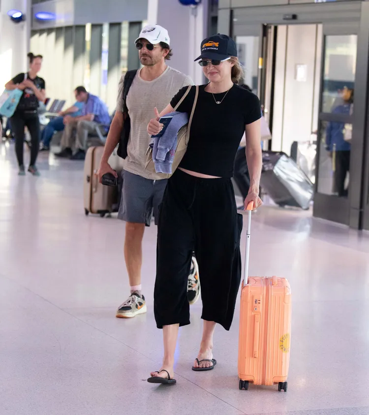 gigi hadid ha appena trovato i pantaloni che ci faranno mollare gli shorts quest8217estate e s236 sono comodissimi da Metropolitanmagazine.it gigi hadid ha appena trovato i pantaloni che ci faranno mollare gli shorts quest8217estate e s236 sono comodissimi