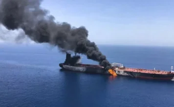 Una petroliera è esplosa per una mina nello Stretto: il pericolo sui transiti di Hormuz e l’autorità iraniana