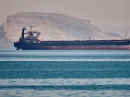 Una nave cargo sotto attacco nel Mar Rosso al largo dello Yemen