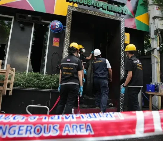 Almeno 27 persone sono morte in un incendio in un bar a Bangkok in Thailandia