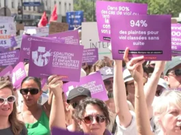 In Francia in migliaia in marcia per chiedere una legge contro la violenza sessuale (dopo lo stupro e l’omicidio della bambina Lyhanna)