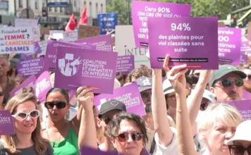 In Francia in migliaia in marcia per chiedere una legge contro la violenza sessuale (dopo lo stupro e l’omicidio della bambina Lyhanna)