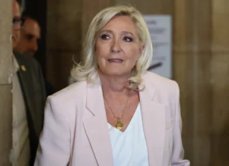 Marine Le Pen si candiderà alle elezioni presidenziali francesi del 2027, nonostante la condanna