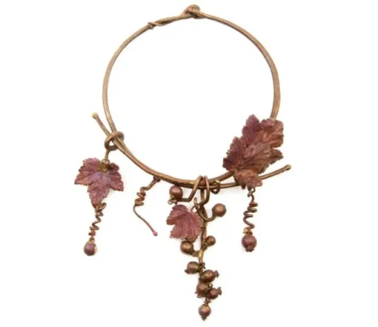 Altro che diamanti milionari: il vero lusso del 2026 è comprare un gioiello che indosserai davvero (come dice l’Hamptons Jewelry Show)
