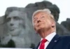 Il discorso di Trump per il 4 luglio è come un comizio: “Identità Usa sotto attacco, non saremo mai un Paese comunista”