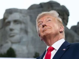 Il discorso di Trump per il 4 luglio è come un comizio: “Identità Usa sotto attacco, non saremo mai un Paese comunista”