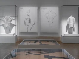 Maria Grazia Chiuri riporta in vita Karl Lagerfeld: la mostra Fendi che riscrive la storia della moda (e dimostra che la fashion è arte)