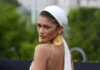 Zendaya è ufficialmente entrata nella sua Greek Goddess Era: il look Jacquemus che sembra scolpito nel marmo è già il fashion moment dell’estate