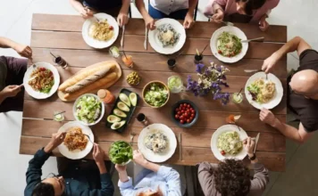 Emissioni legate al cibo: le abitudini alimentari che inquinano di più dipendono dall’età Emissioni Cibo - Photo Credits FORMart