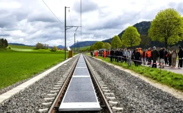 Ferrovia solare, dopo il test in Svizzera possibile arrivo anche in Italia? Ferrovia Solare - Photo Credits Tvsvizzera.it