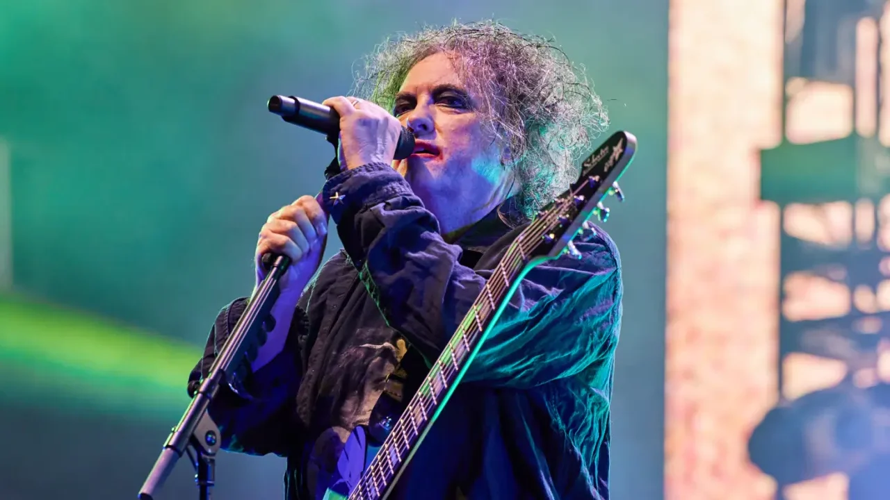 no a robert smith l8217halftime show della finale dei mondiali non va proprio gi249 da Metropolitanmagazine.it no a robert smith l8217halftime show della finale dei mondiali non va proprio gi249