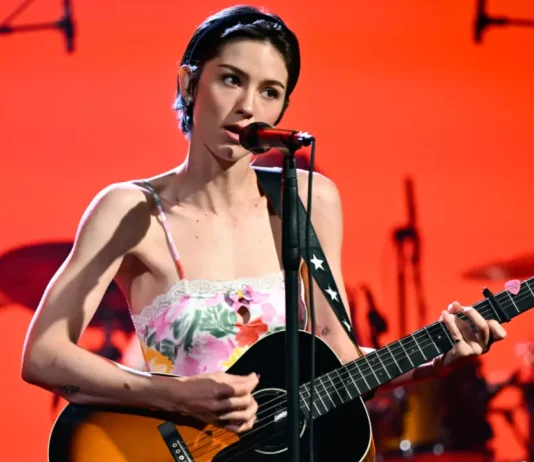 “Daughter From Hell” regala a Gracie Abrams il suo primo numero 1 nella Billboard 200