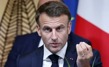 La Francia ha approvato un disegno di legge che vieta i social agli under 15