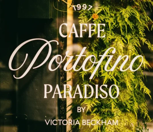 Victoria Beckham Beauty apre un pop-up ispirato alla Riviera italiana (e sembra uscito direttamente da Pinterest)